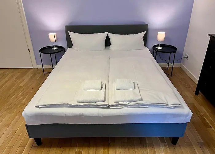 Beautiful In Bruesseler Kiez Apartament